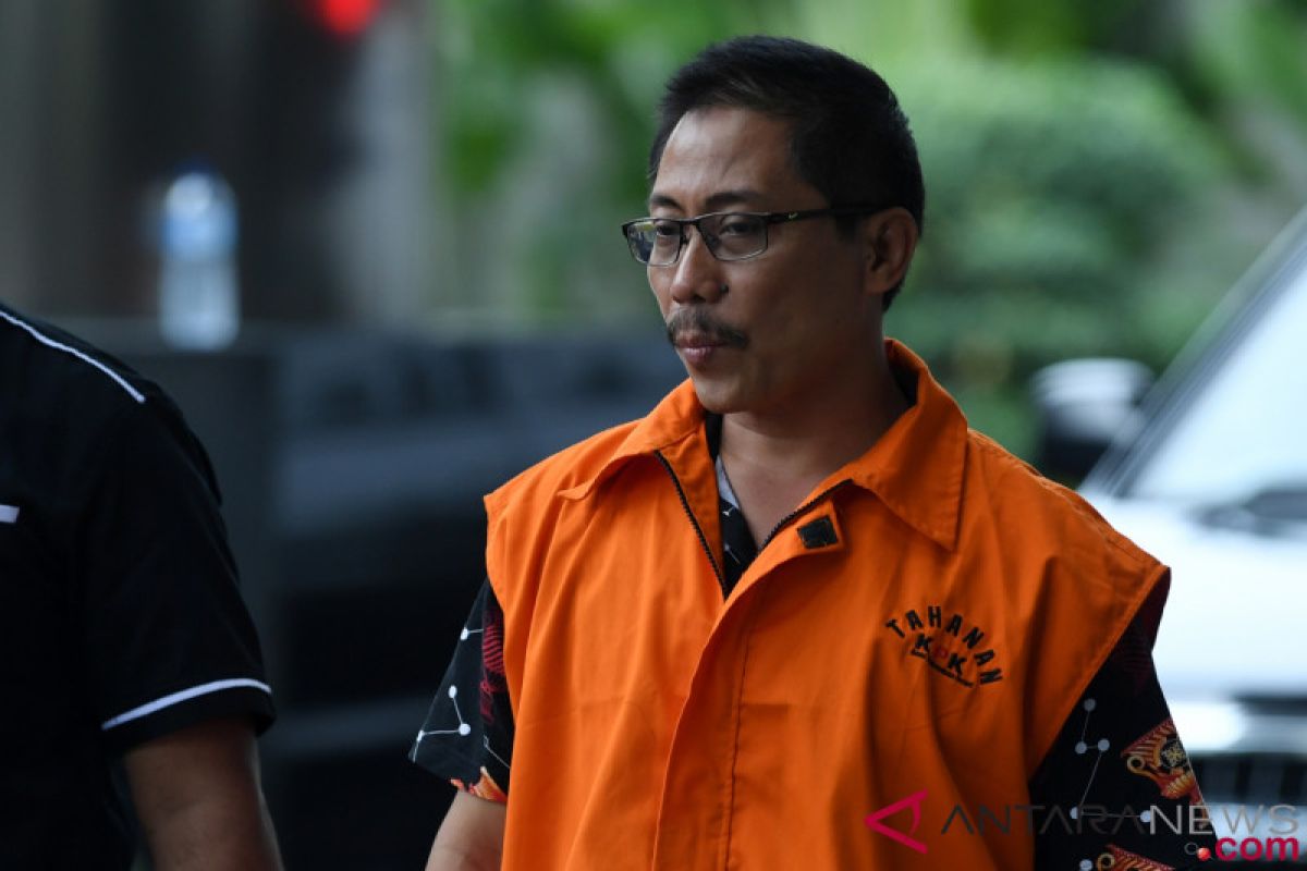Antigraft body summons 12 witnesses in Cirebon government bribery case