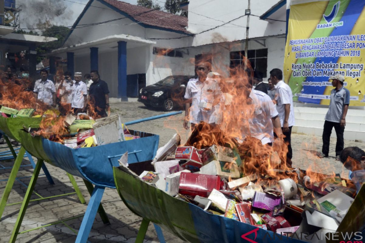 Kejari Batam musnahkan 90.209 kemasan kosmetik