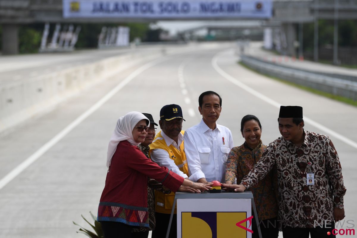 Jokowi inaugurates Sragen-Ngawi toll road