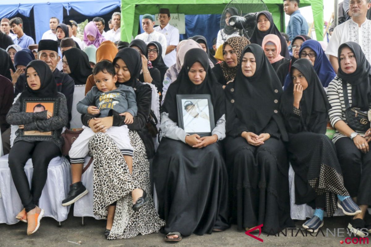 Jenazah staf DPRD Babel korban JT 610 dikebumikan pihak keluarga