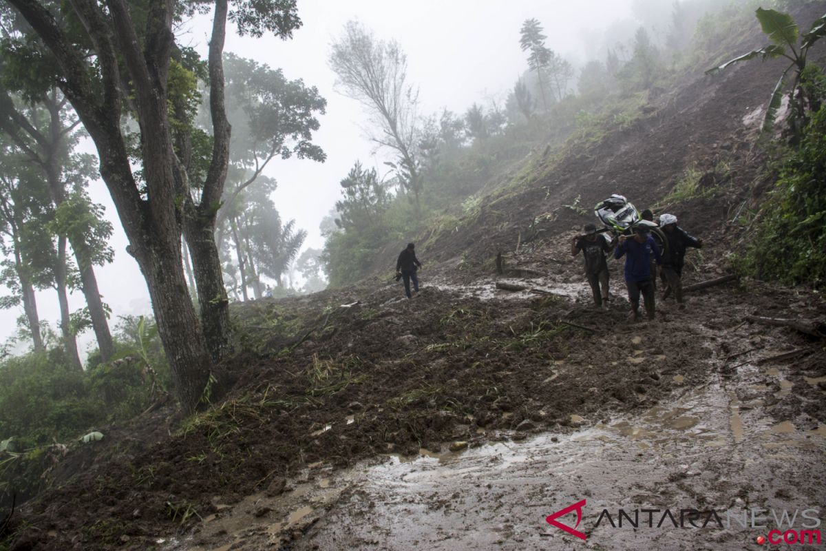 Rescuers search for 41 missing people in Sukabumi landslide