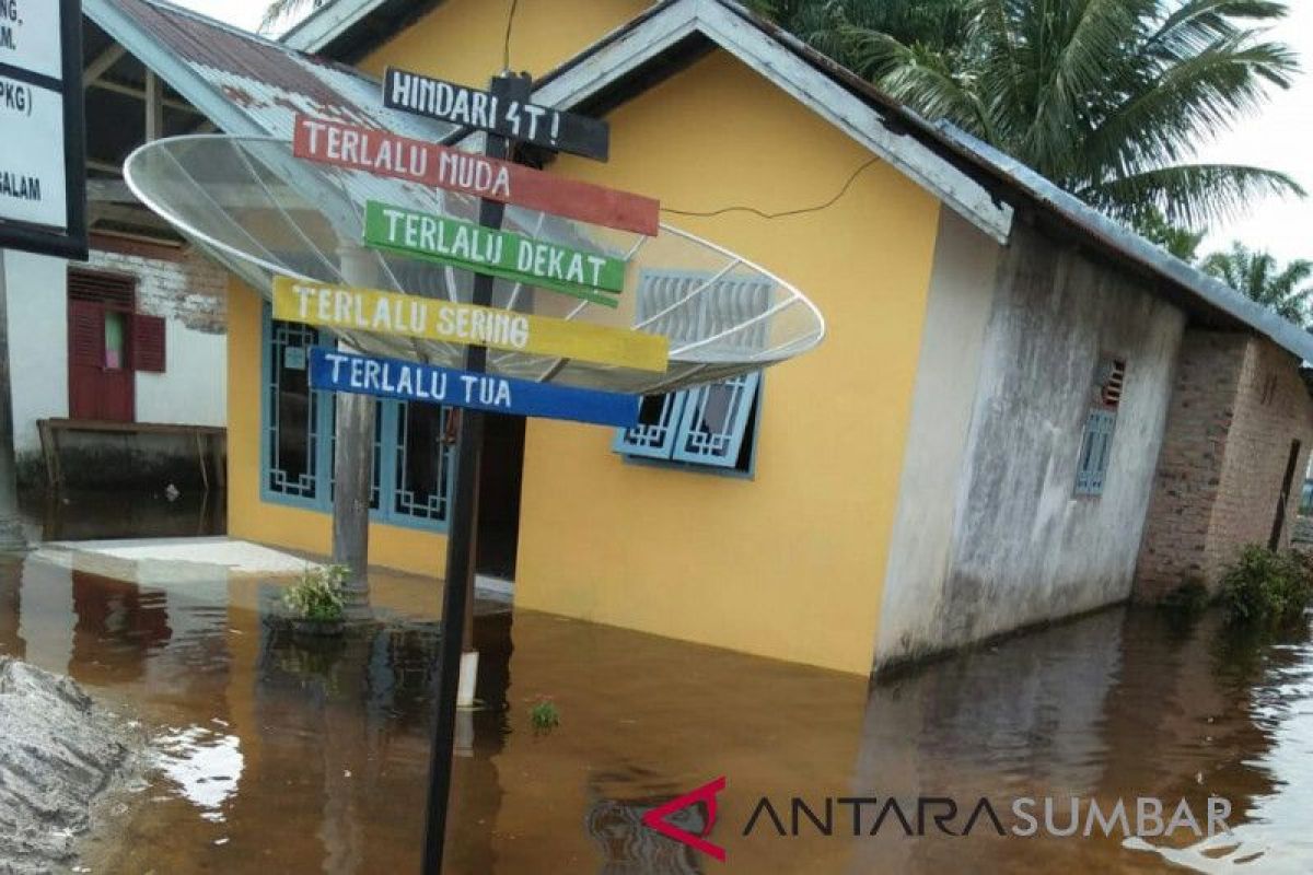 Sungai Antokan Agam meluap, genang rumah penduduk