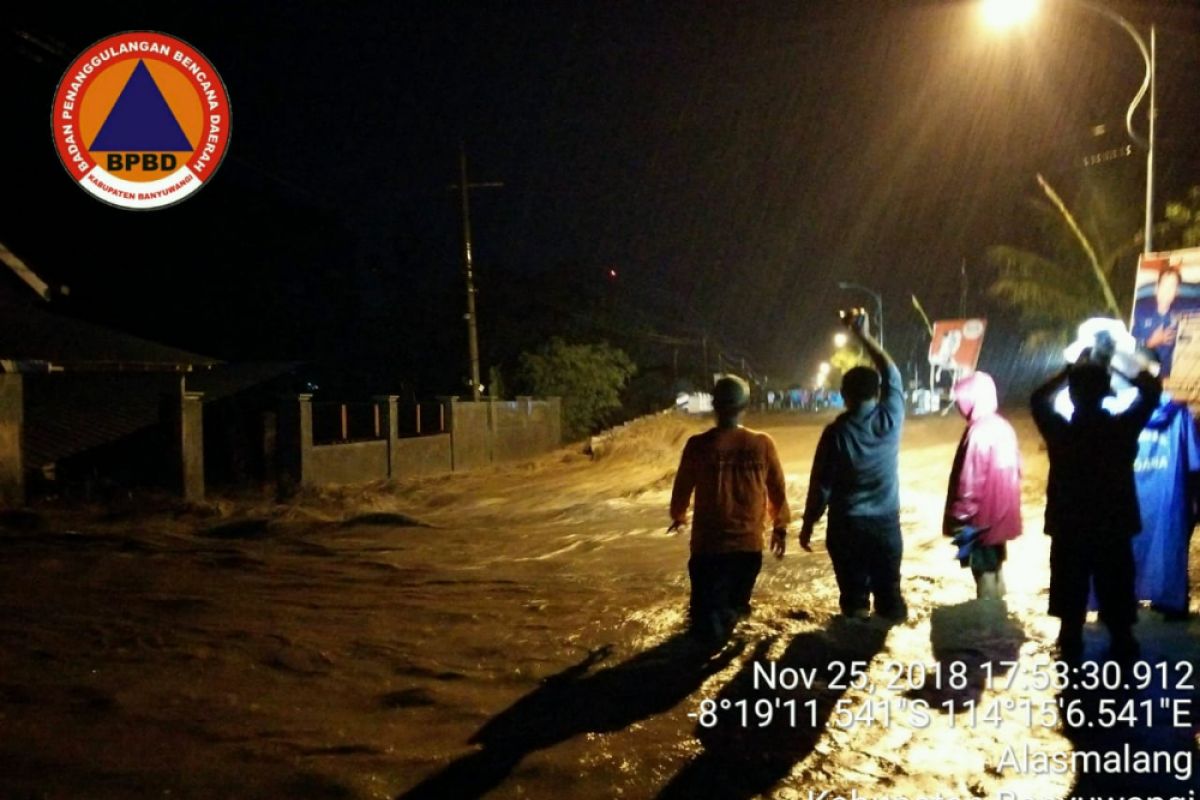 Banjir Terjang Desa Alasmalang di Banyuwangi