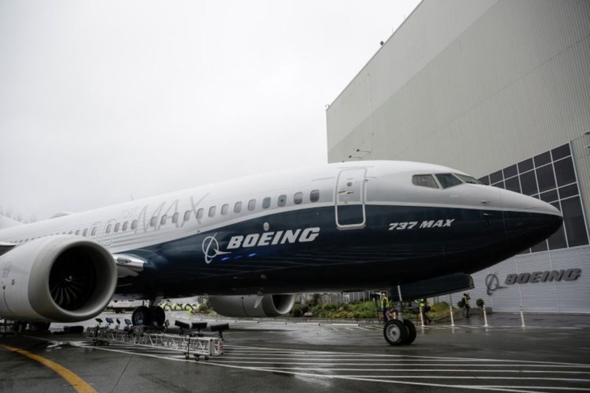 Wall Street menguat, saham Boeing naik