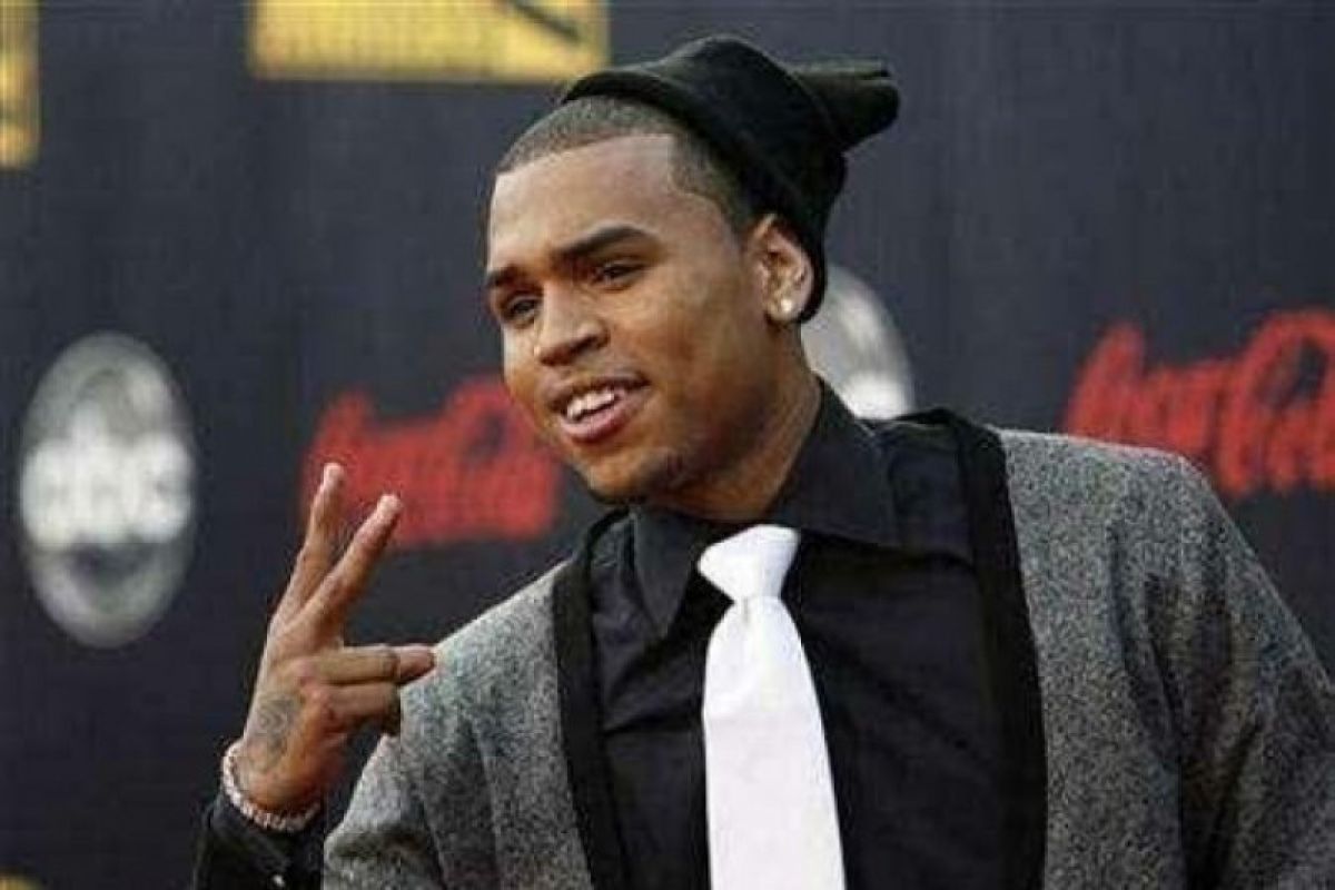 Chris Brown digugat atas tuduhan pemerkosaan