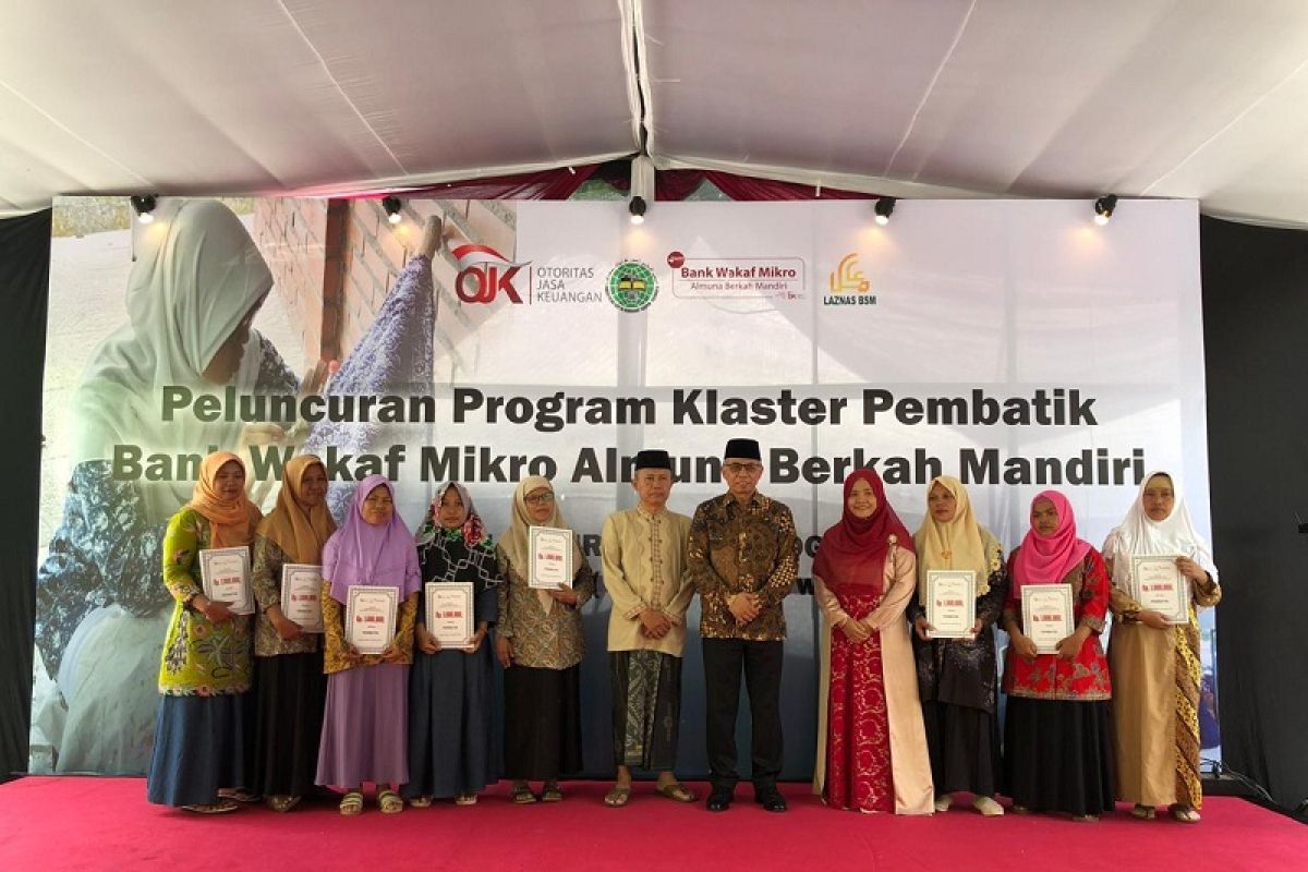 OJK resmikan program klaster pembatik  BWM Almuna Berkah Mandiri Yogyakarta