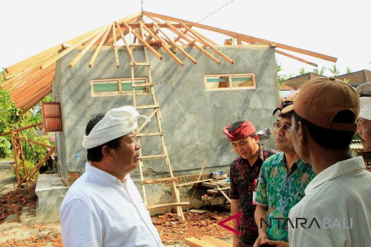 Bupati Jembrana kunjungi korban puting beliung