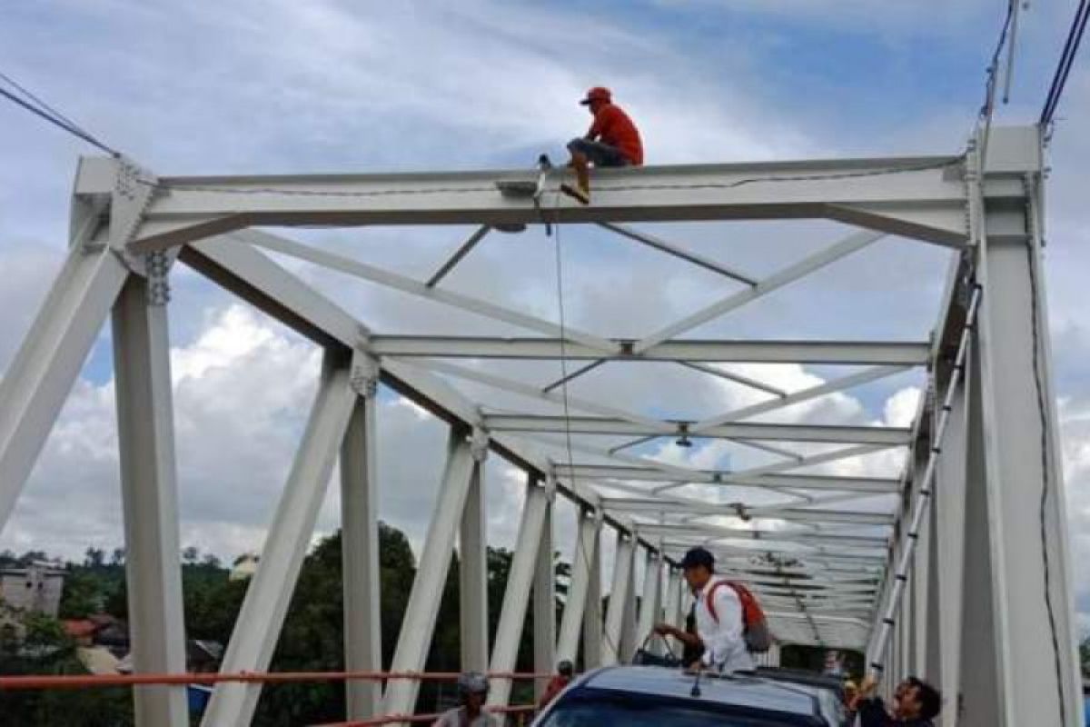 Pemkab Barut pasang CCTV di Jembatan KH Hasan Basri Muara Teweh