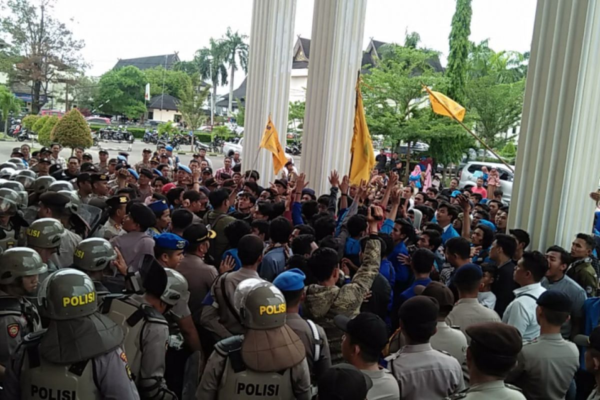 PMII Jambi gelar aksi unjuk rasa