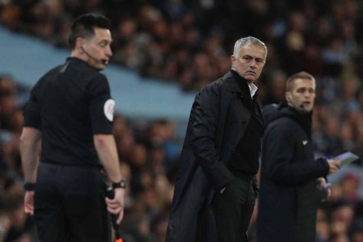 Kalah di Derby Manchester, Mourinho singgung perbedaan jadwal laga MU dan City