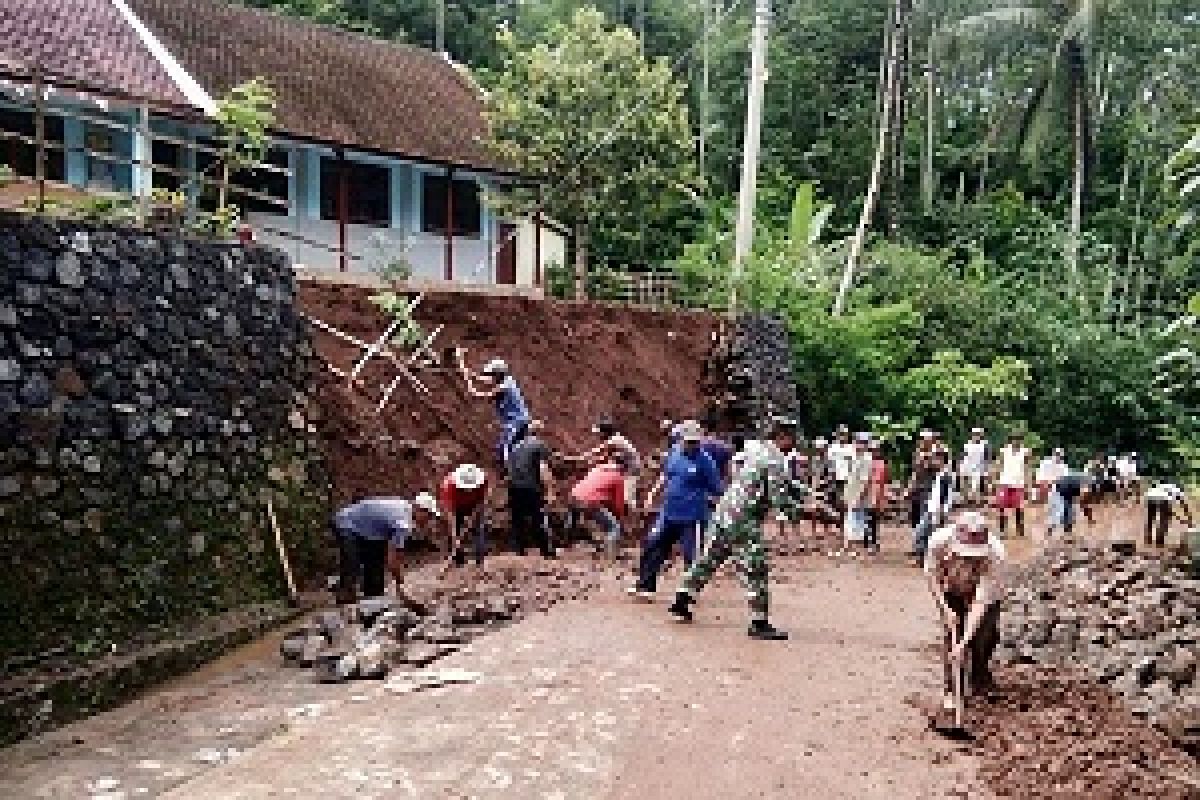 Waspadai Bencana Longsor di Desa Kaliuling Lumajang