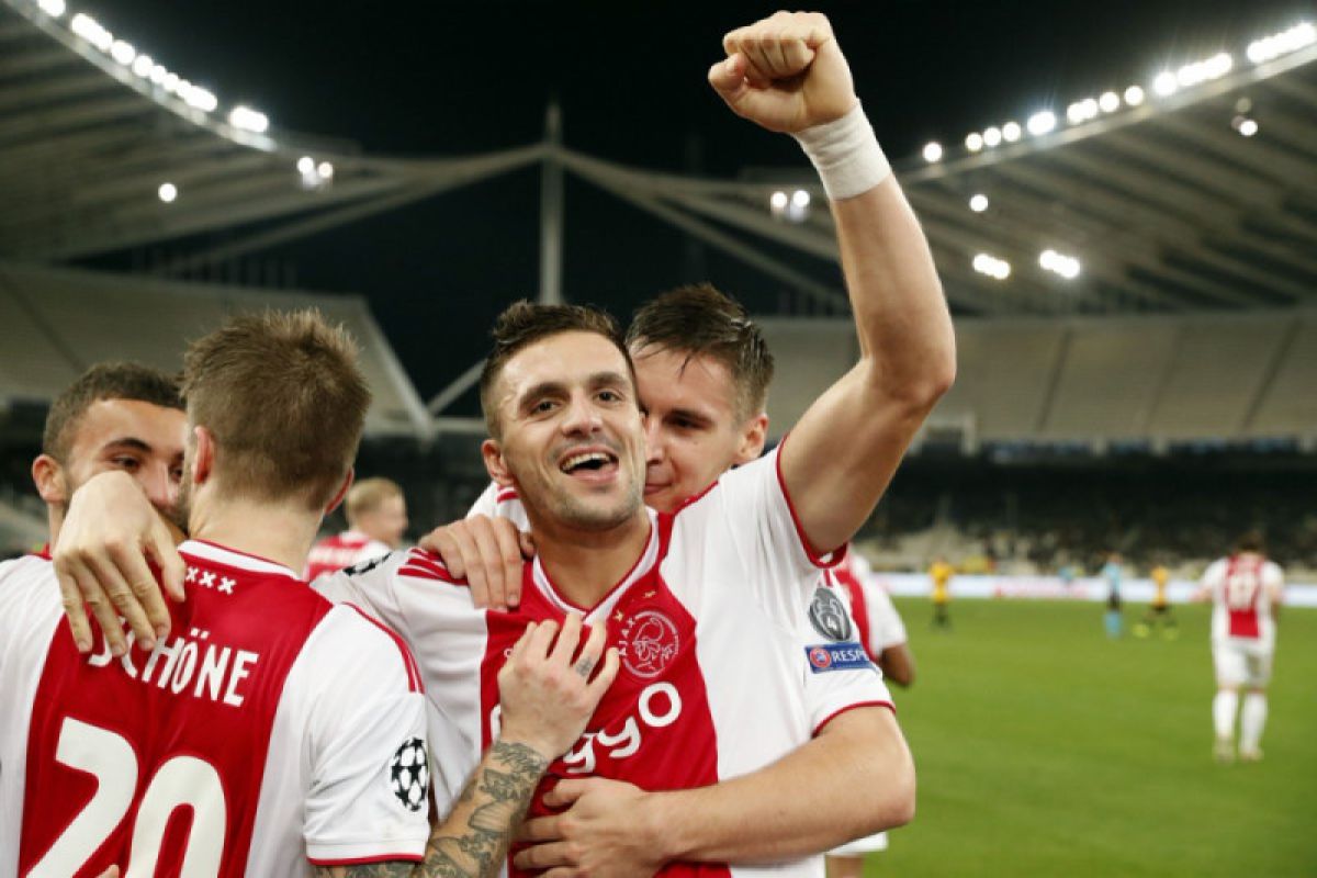 Dwigol Tadic loloskan Ajax ke 16 besar Liga Champions