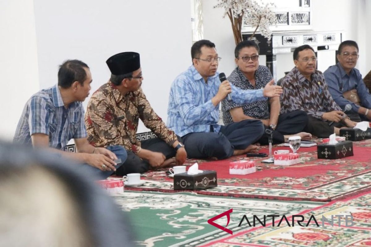 Kepala Desa ditantang menulis "cerita manis" tentang Lombok Tengah