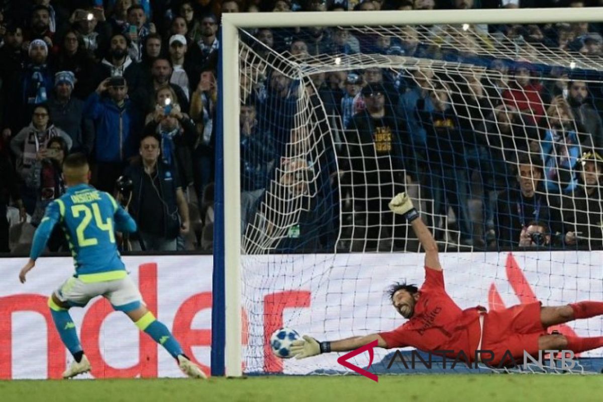 Liga Champions - Penalti Insigne bawa Napoli imbangi PSG 1-1