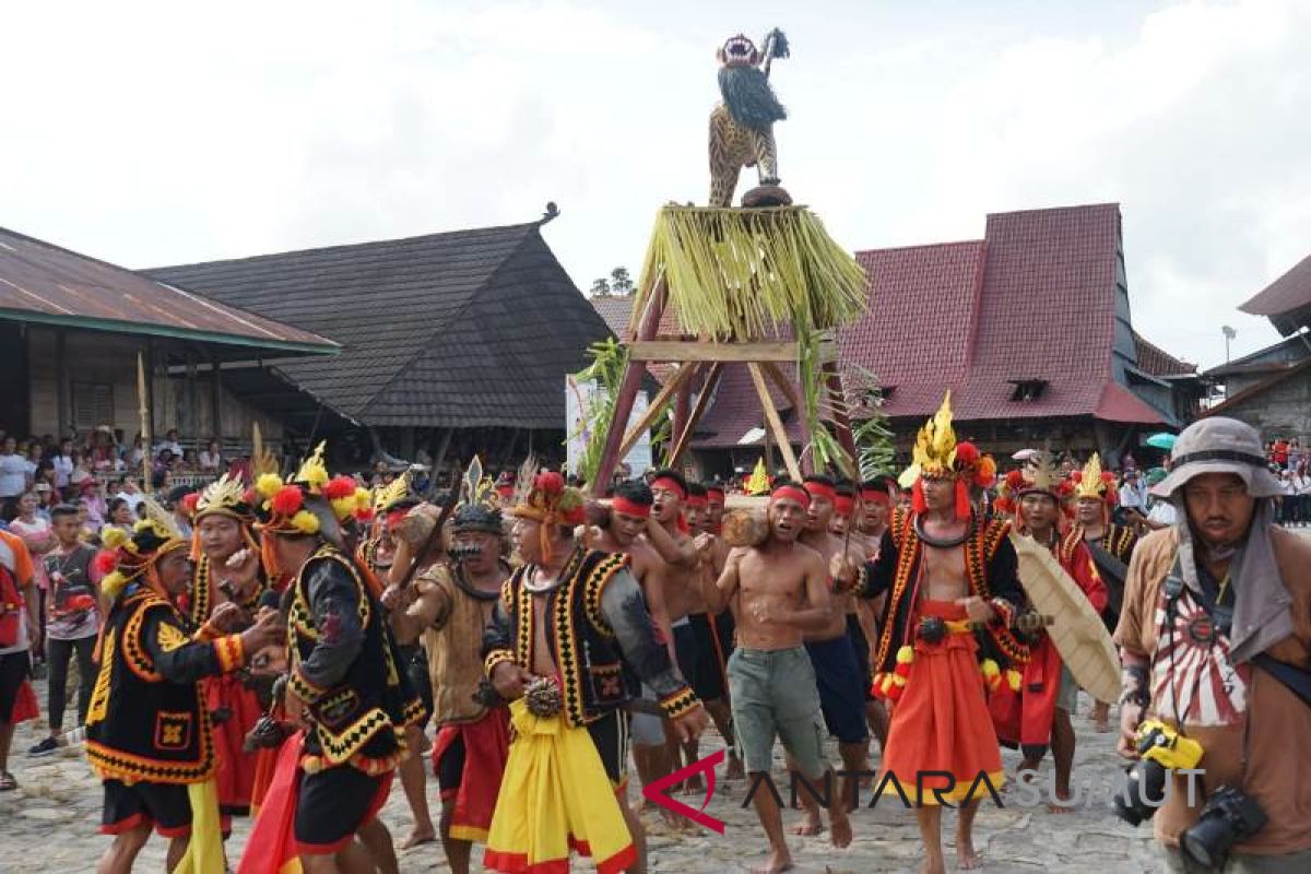 Atraksi  Famadaya Harimo menjadi perhatian wisatawan