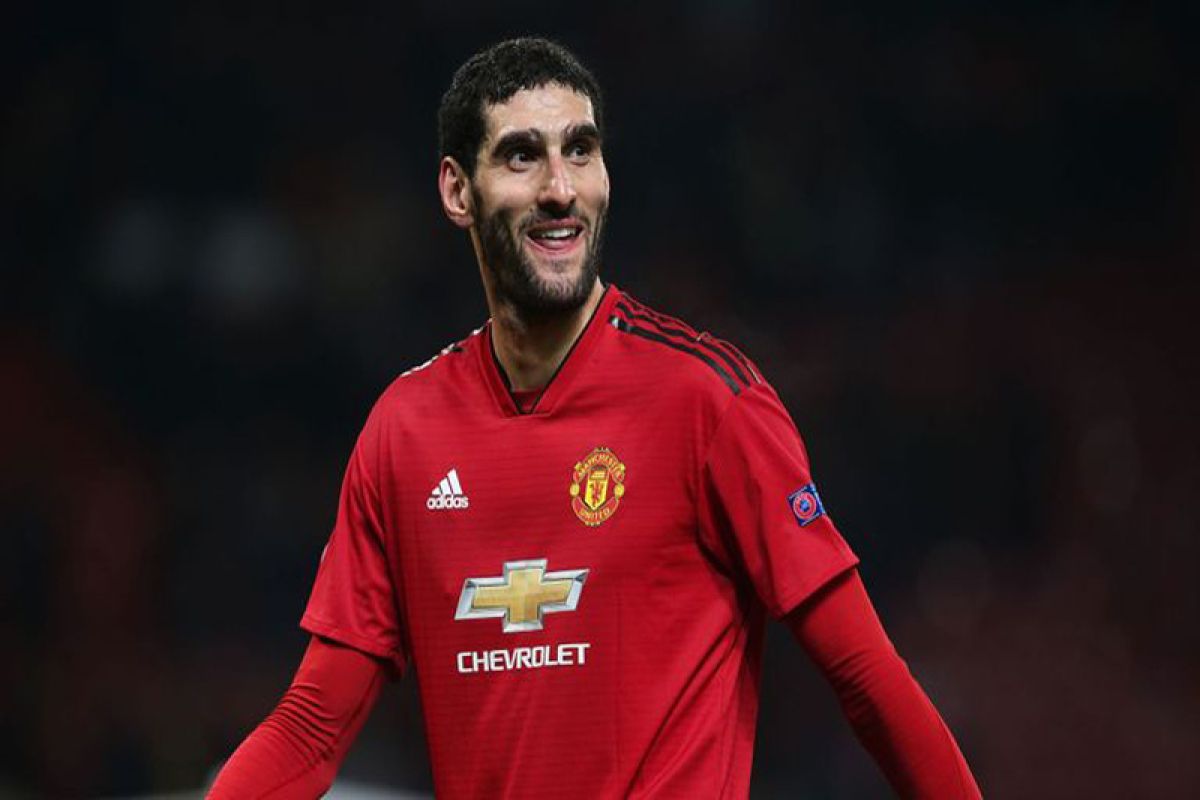 Fellaini antarkan United lewati grup H