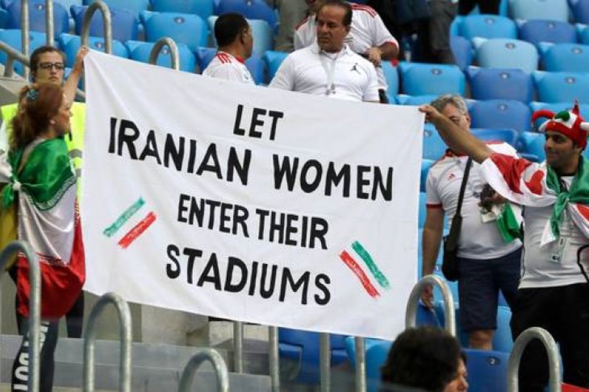 FIFA didesak beri Iran batas waktu izinkan wanita masuk stadion