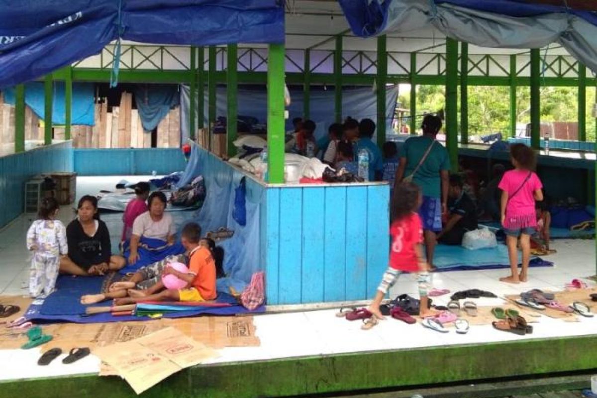 Pemkab Asmat berikan bantuan kepada korban kebakaran Pasar Dolog