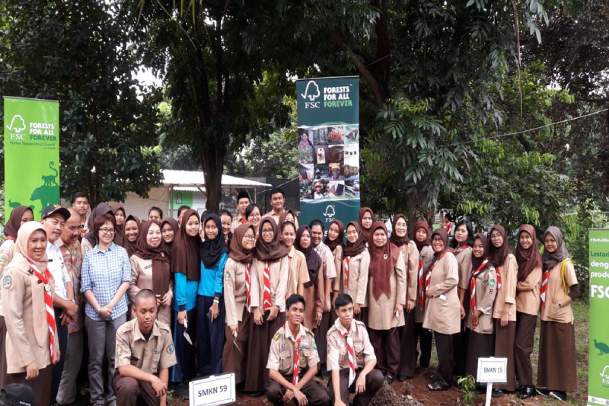 FSC-Indonesia sumbang 1.000 pohon ke SMK di Jaksel