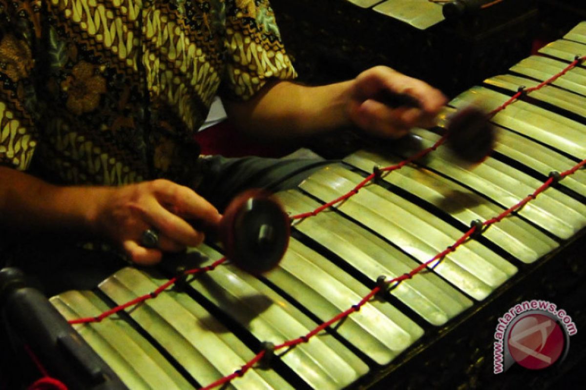 Gamelan primadona di Warsawa Street Festival