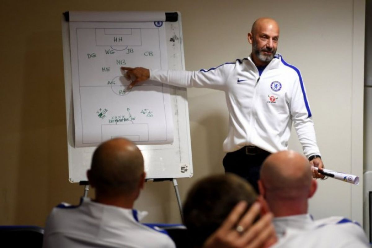 Gianluca Vialli ungkap dirinya berjuang melawan kanker