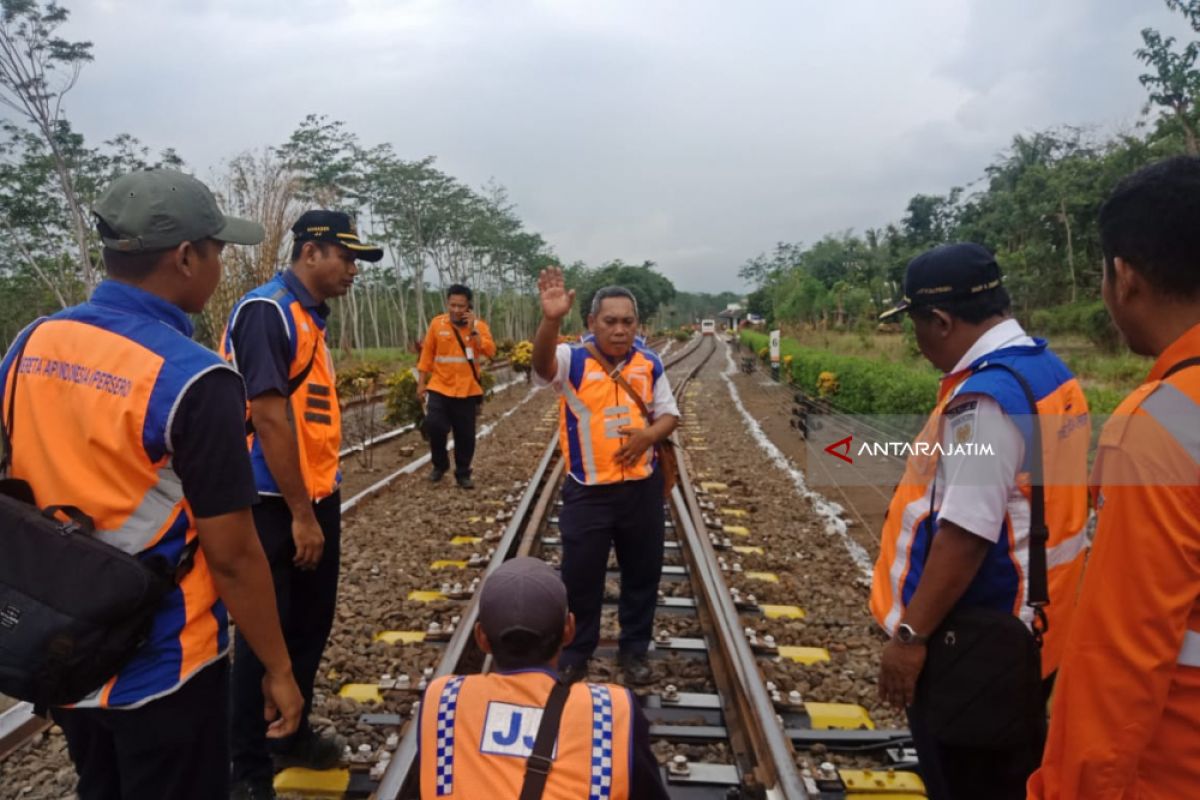 Daop 9 Inspeksi Jalur KA Stasiun Bangil hingga Jember