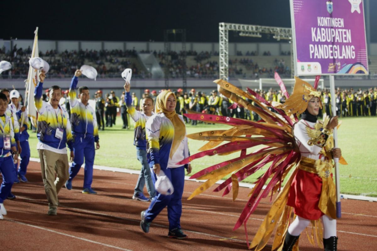 Bupati Pandeglang Pimpin Pawai  Defile Kontingan Pandeglang