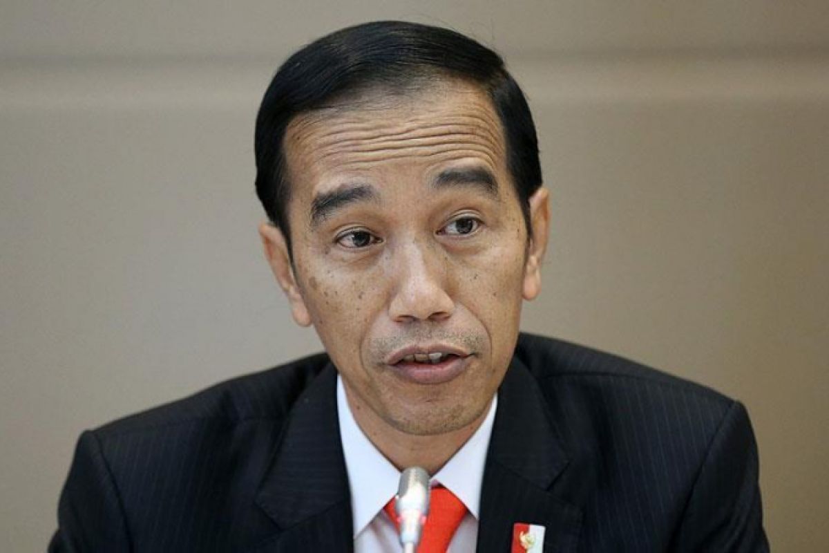 Jokowi-JK ngobrol santai usai shalat Jumat, ini yang dibicarakan