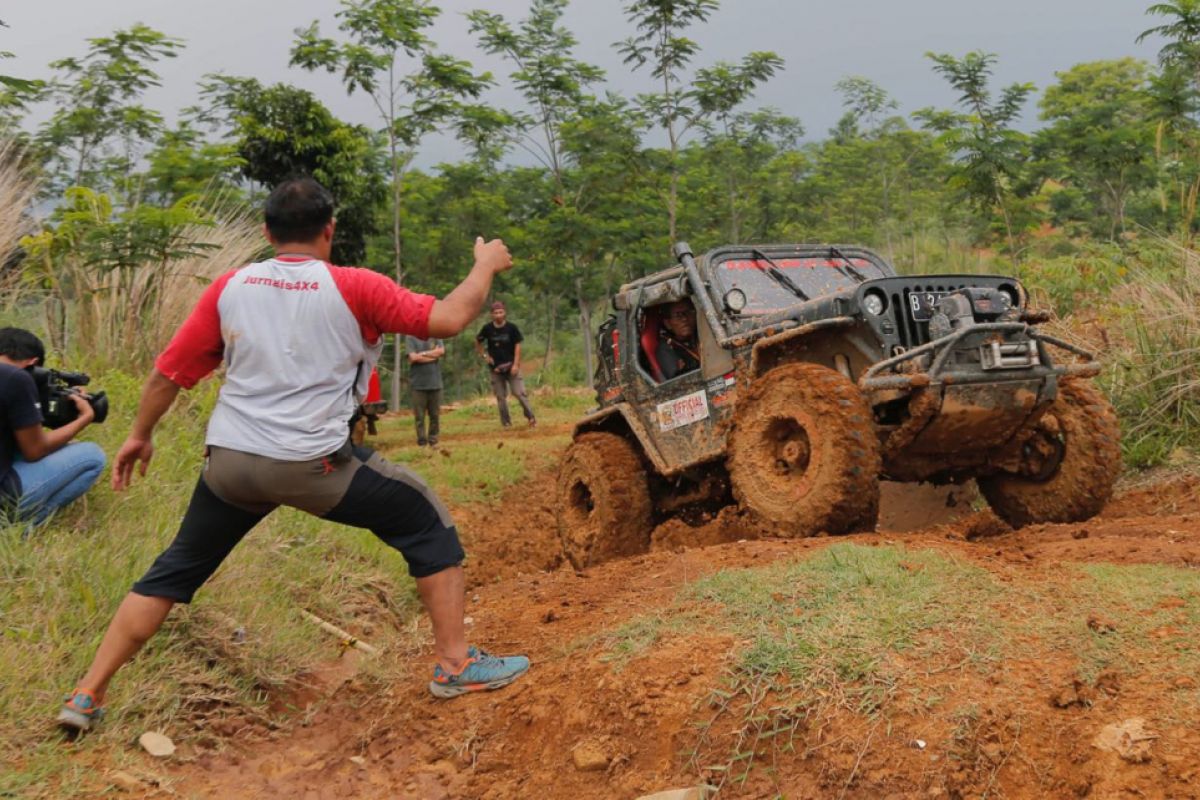 Jurnalis 4x4 arungi keindahan Desa Pelangi Sentul