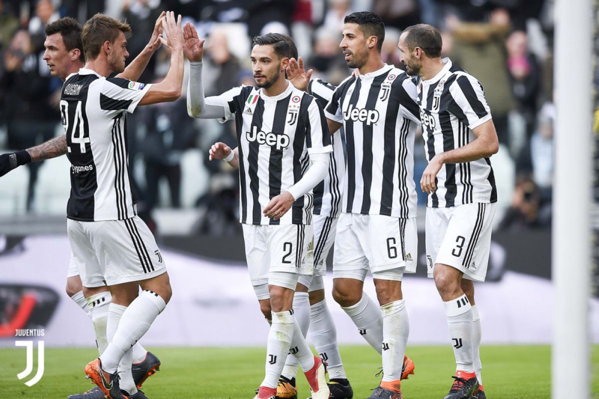 Juventus pecundangi Milan perlebar jarak dengan Napoli
