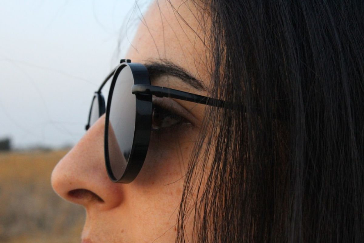 Tips pilih kacamata hitam untuk lindungi mata