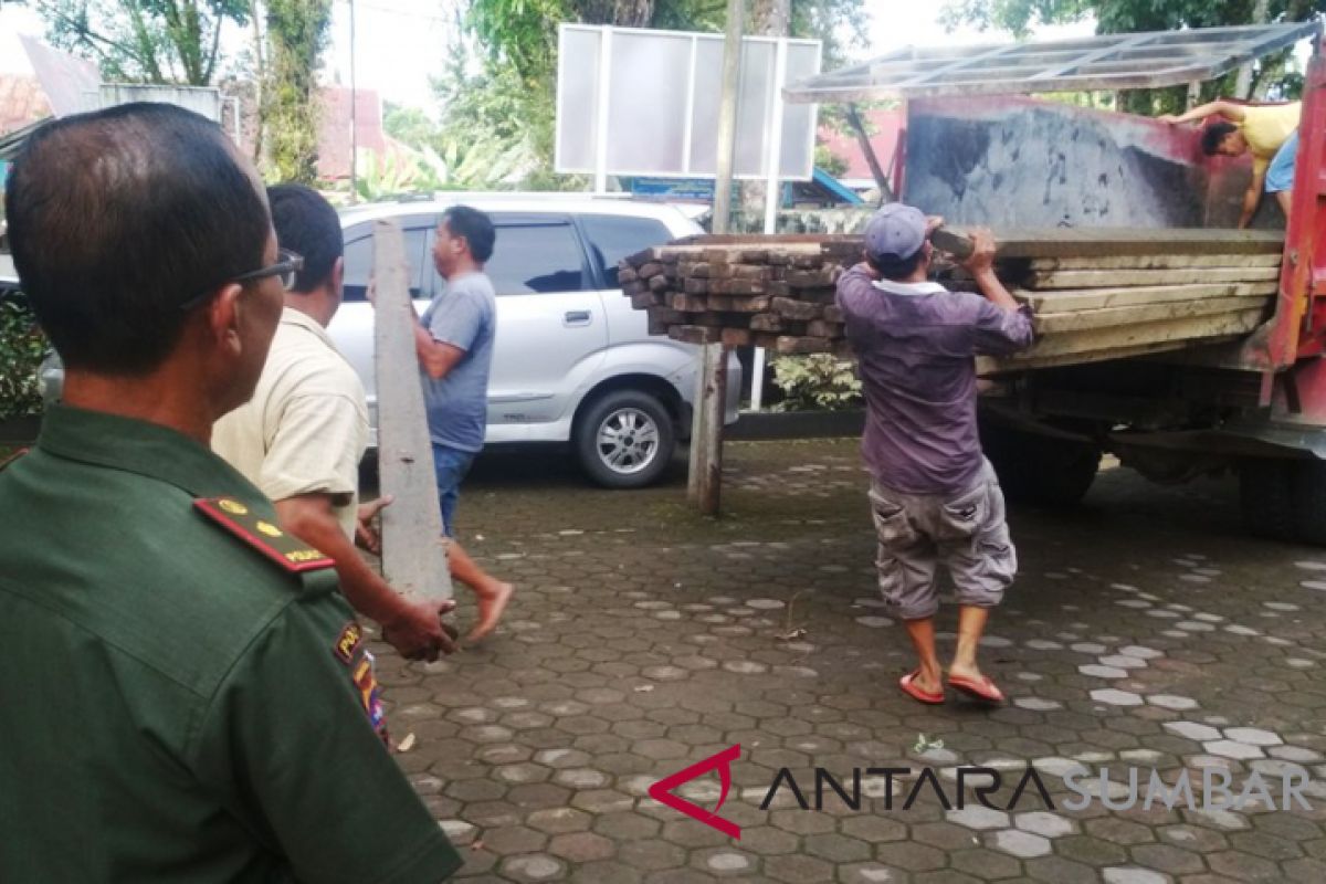 UPTD KPHL Sumbar temukan kayu olah di Agam diduga dari hutan lindung (video)