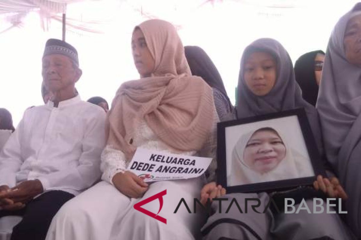 Karyawan PT Timah sambut jenazah Dede Angraini