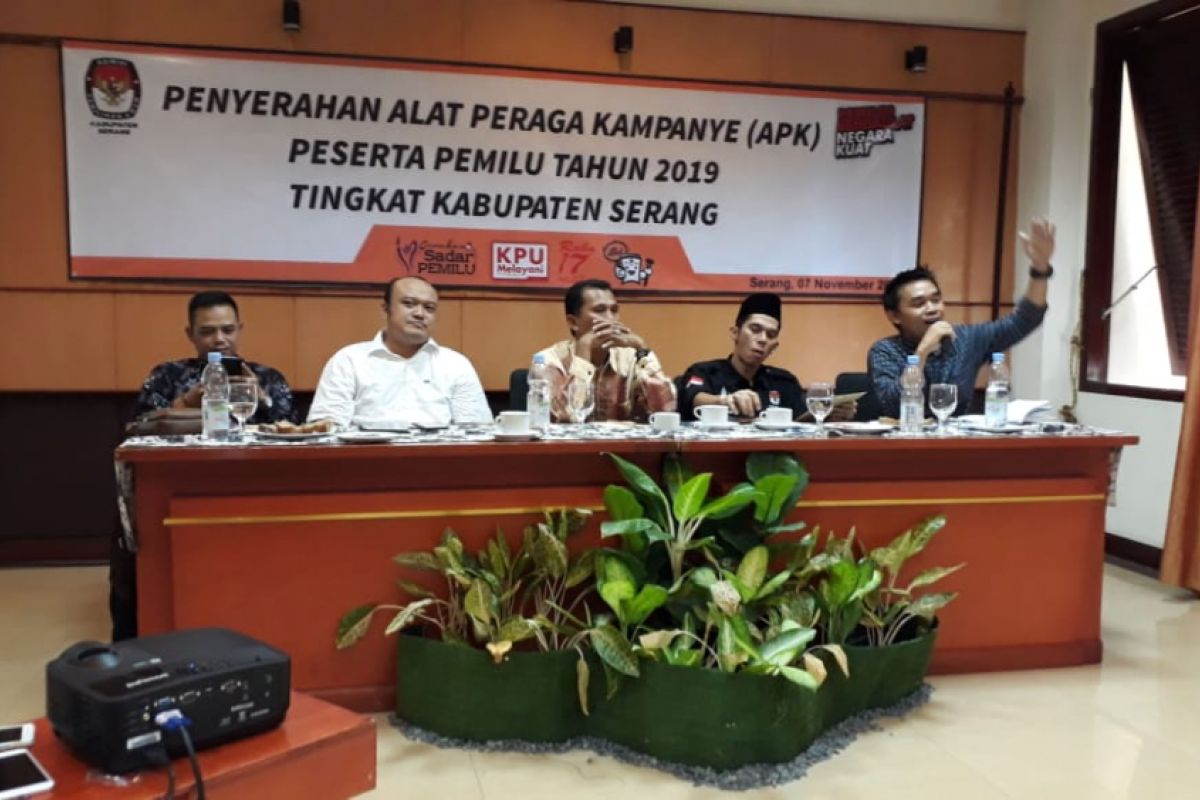 KPU Kabupaten Serang Serahkan Alat Peraga Kampanye