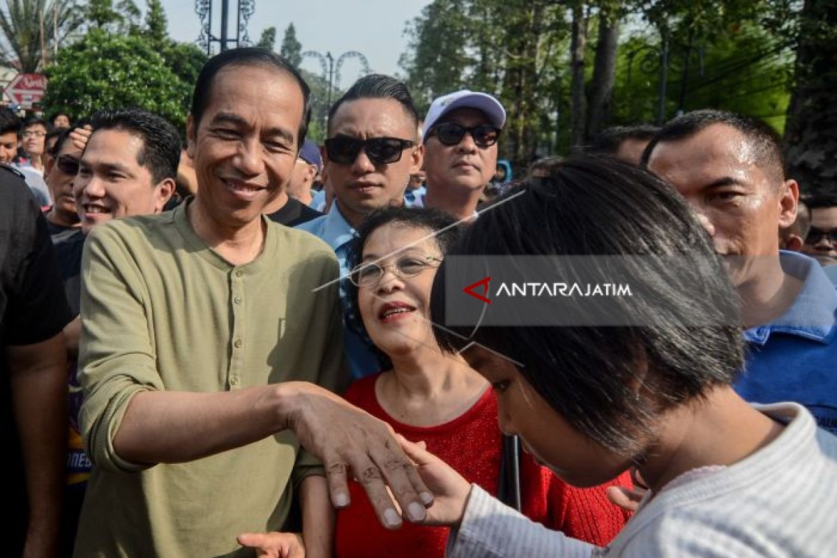 Jokowi Tunggangi Tracker W175 ke Braga