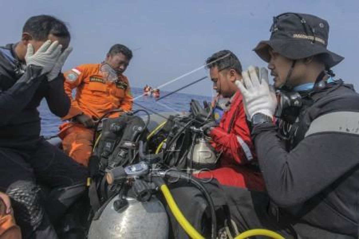 Ratusan penyelam diturunkan untuk evakuasi Lion Air