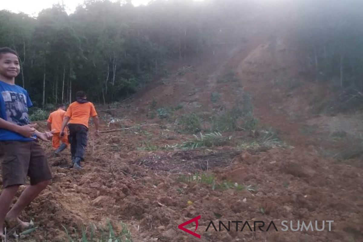 Tujuh warga Nias Selatan tertimbun longsor