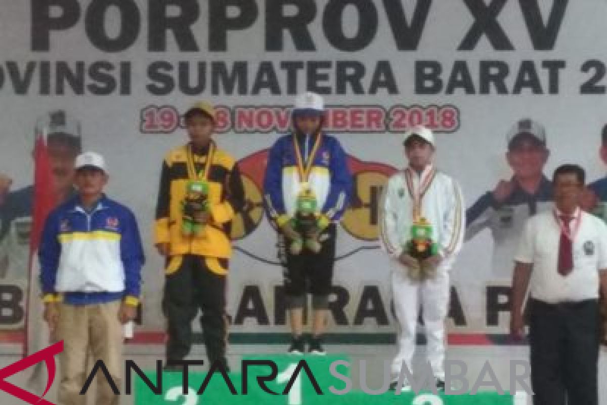 Angkat besi putri sumbangkan emas perdana untuk Sijunjung