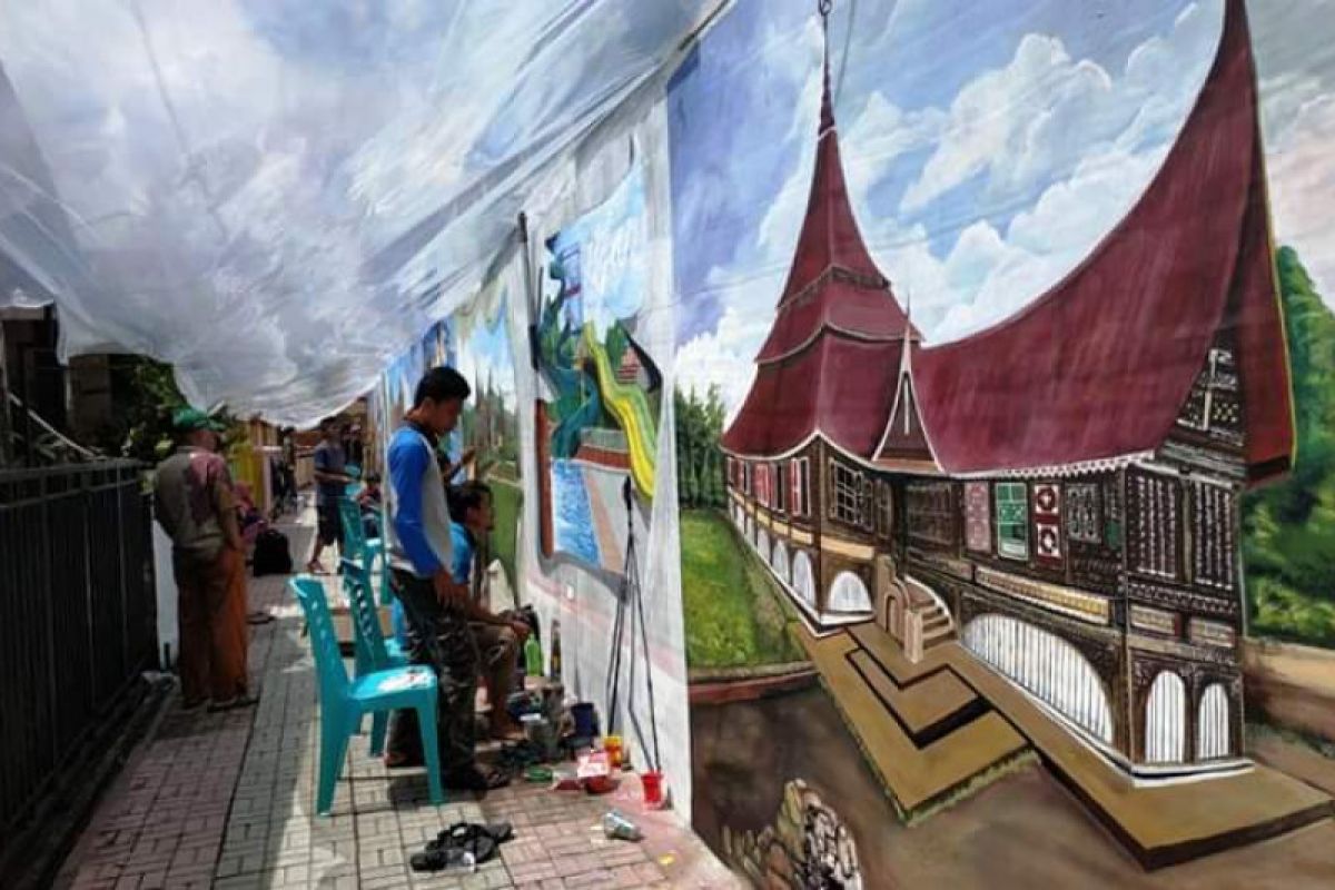 Padang Panjang kenalkan budaya daerah lewat mural