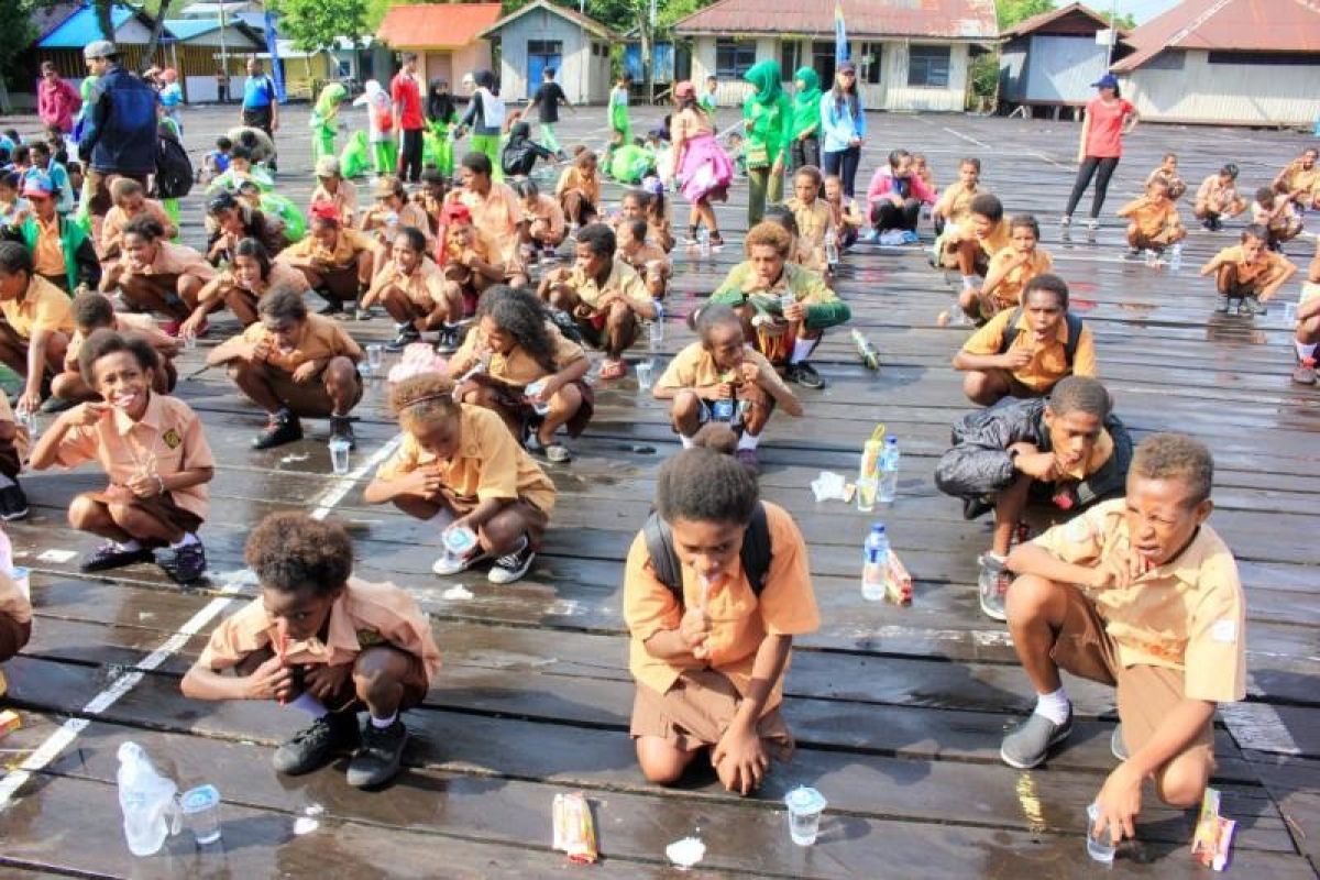 1.000 anak Asmat ikut kegiatan sikat gigi massal