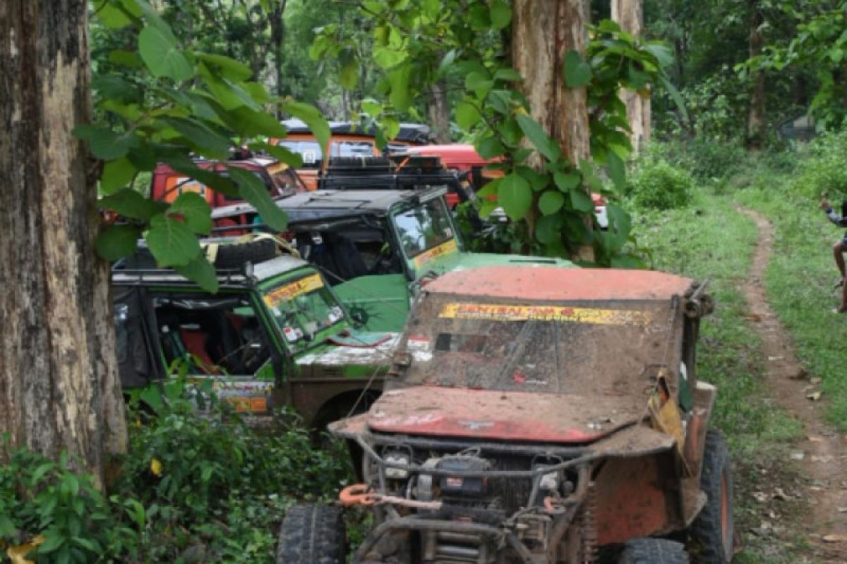 Lintasi jalur menantang, peserta Offroad Jeep kagumi destinasi wisata Batang