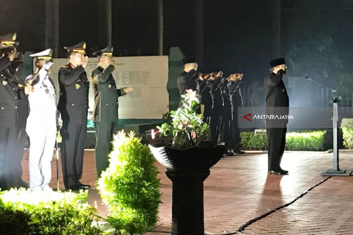 Gubernur Jatim Pimpin Renungan Suci 10 November (Video)