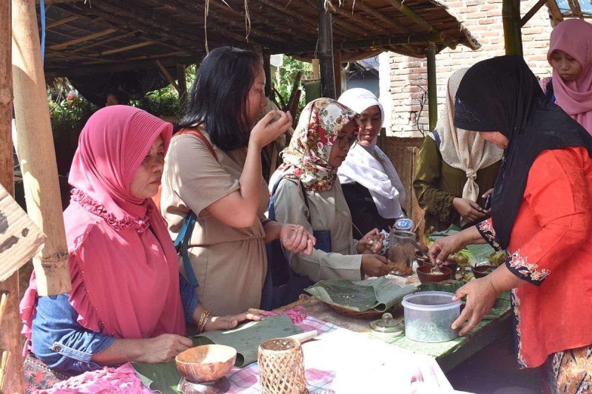 Delegasi Festival HAM blusukan ke Pasar Ting Jati Wonosobo