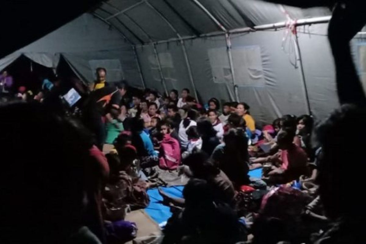 Polda Sulbar bantu pengungsi gempa Mamasa