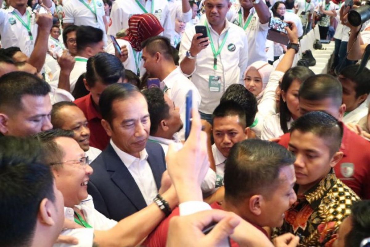 Jokowi: Pengusaha harus bisa manfaatkan peluang