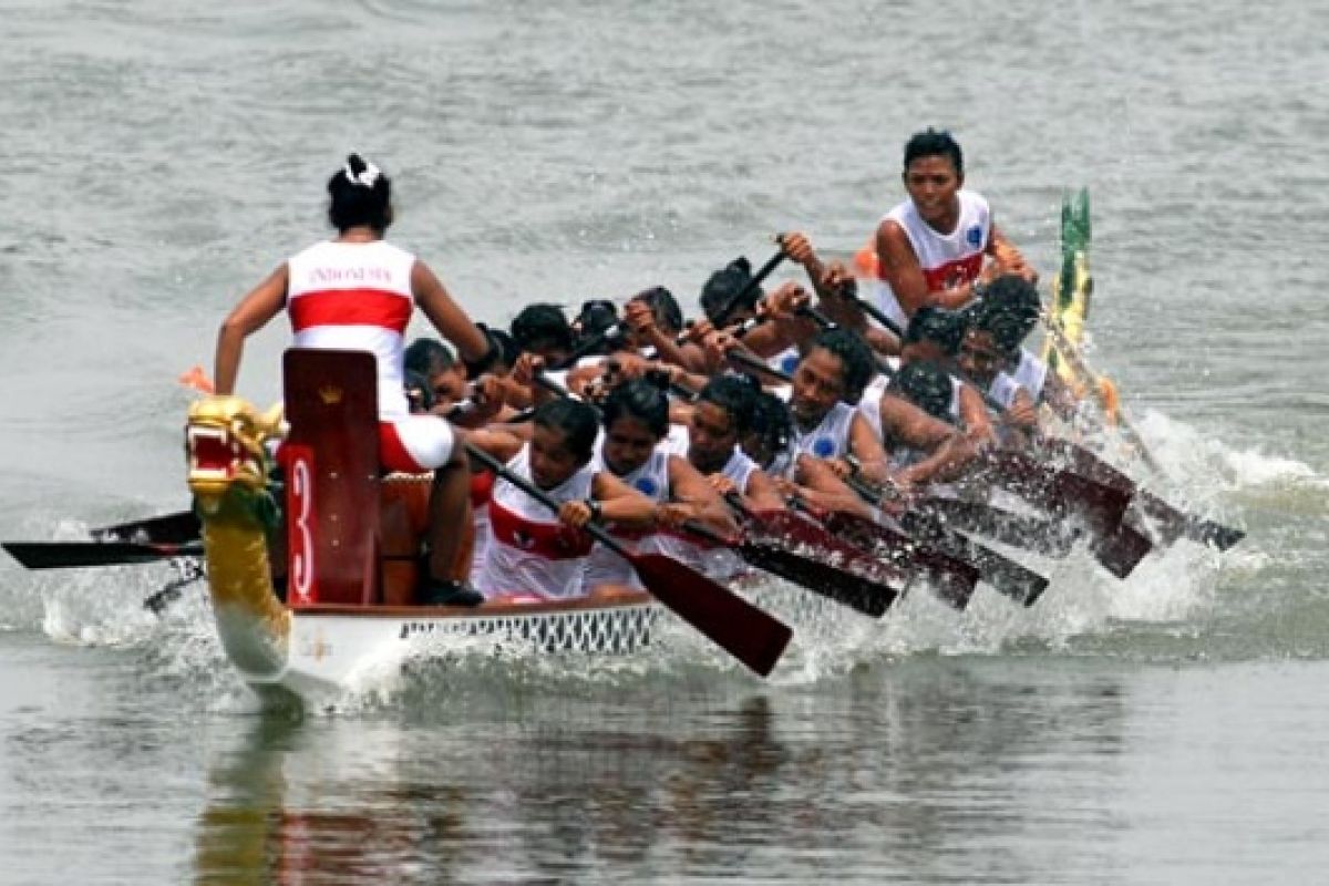 Tim perahu naga Indonesia raih emas kejuaraan Asia di Fosan
