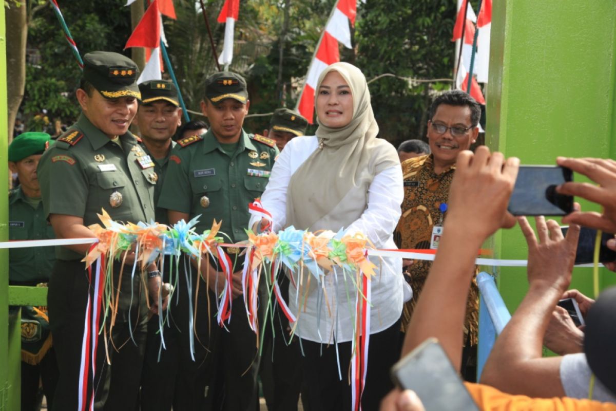 Jembatan Gantung Pasir Eurih Hidupkan Perekonomian Kecamatan