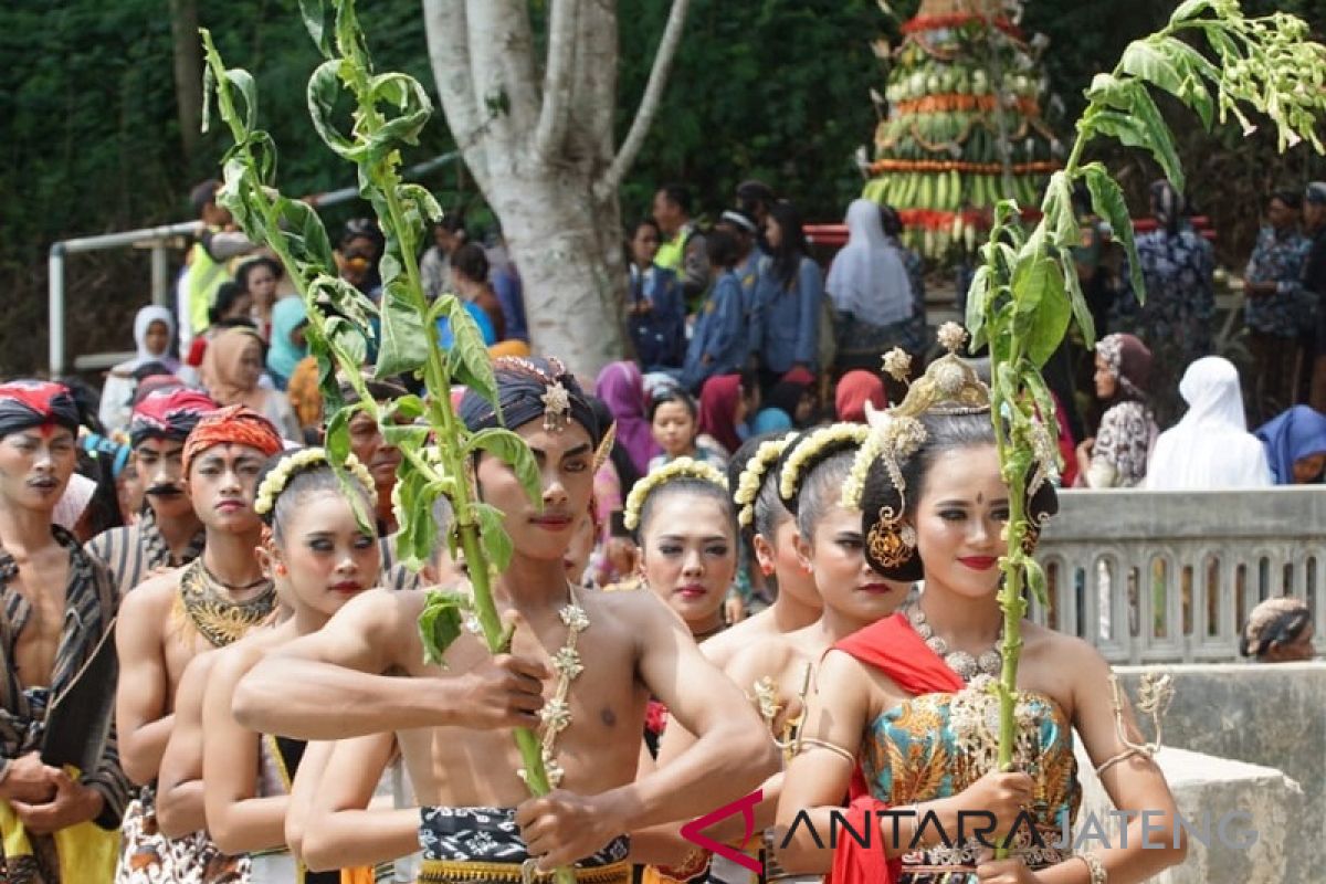 Masyarakat lereng Sumbing gelar ritual Pernikahan Tembakau