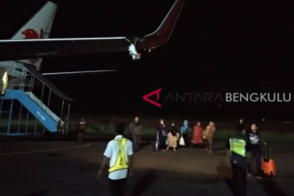 Pesawat Lion Bengkulu-Jakarta tabrak tiang Bandara Fatmawati