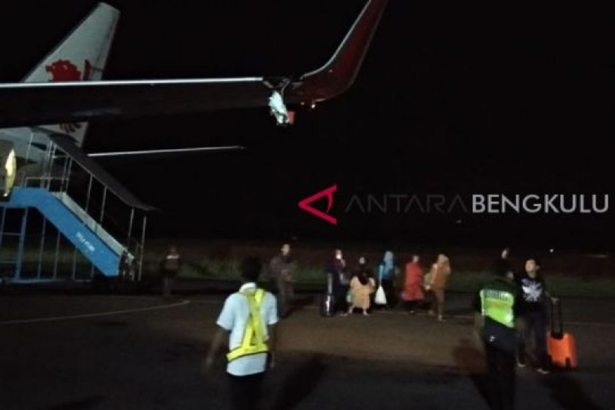 Tabrak tiang Bandara, Lion Air rute Bengkulu-Jakarta batal terbang